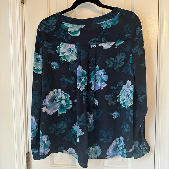 Loft Iced Bloom Back Pleat Blouse Small - Picture 2 of 5
